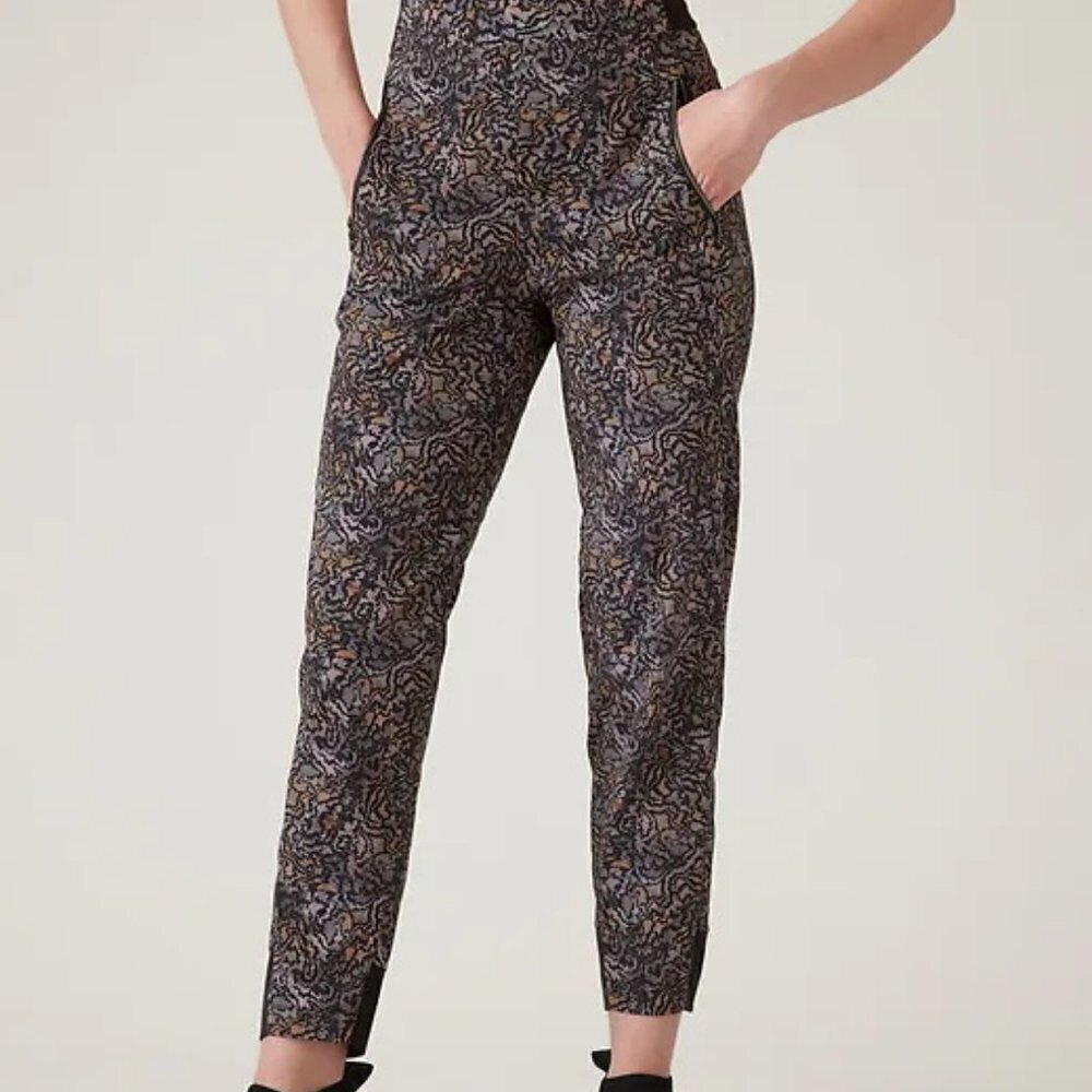 Athleta Trekkie North Joggers Pants Sz 2 Kinetic Abstract Black